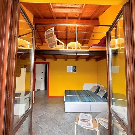 Glittering View Carate Urio