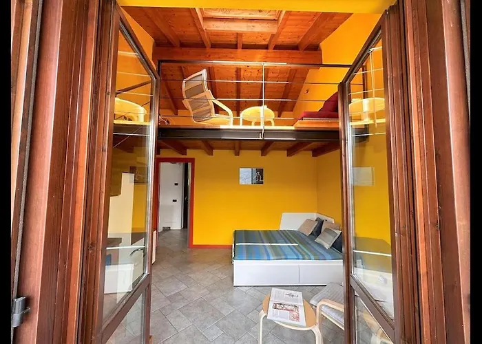 Glittering View Carate Urio