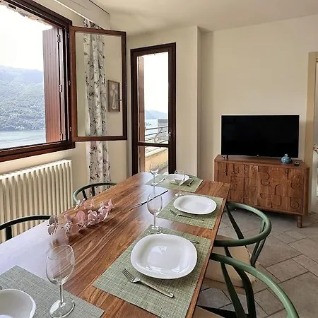 Glittering View * Carate Urio